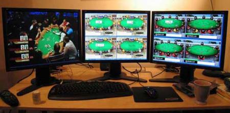 Игра в онлайн-покер за несколькими ...